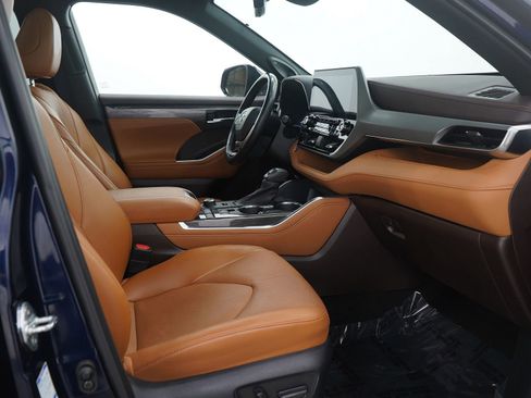 Used 2022 Toyota Highlander Platinum image 13