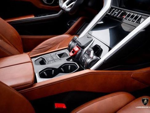 Used 2019 Lamborghini Urus AWD/4WD image 46
