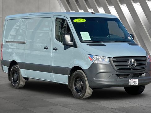 Used 2024 Mercedes-Benz Sprinter 2500 image 12