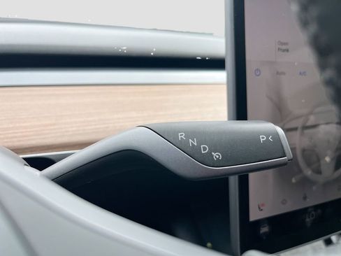 Used 2025 Tesla Model Y Long Range image 16