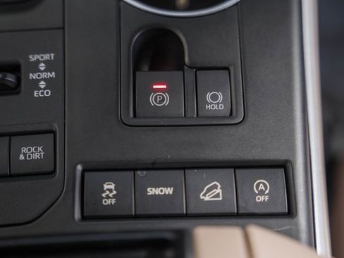 Used 2022 Toyota Highlander XLE image 24