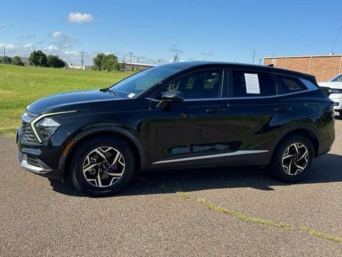 Used 2023 Kia Sportage LX FWD image 3