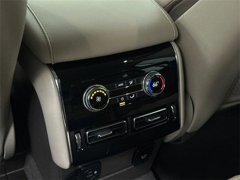 Used 2022 Lincoln Aviator AWD image 19