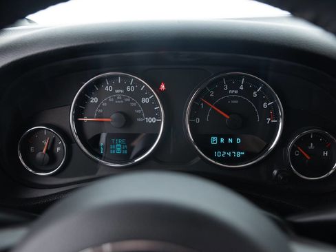 Used 2017 Jeep Wrangler Unlimited Sahara w/ Connectivity Group AWD/4WD image 31