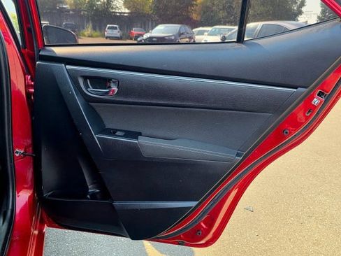 Used 2017 Toyota Corolla LE w/ Carpet Mat Package (TMS) FWD image 48