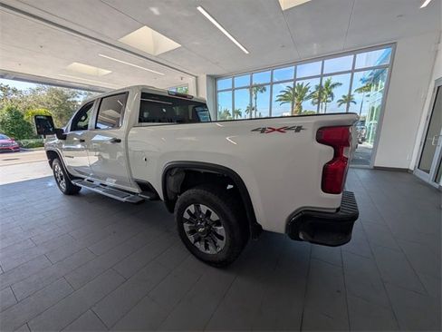 Used 2022 Chevrolet Silverado 2500 Custom w/ Custom Value Package image 9