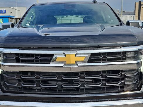 Used 2023 Chevrolet Silverado 1500 LT AWD/4WD image 34