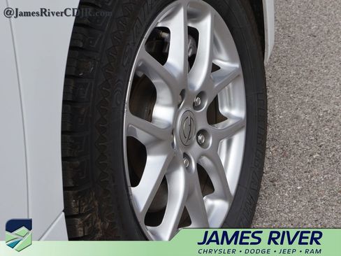 Used 2023 Chrysler Pacifica Touring-L image 40