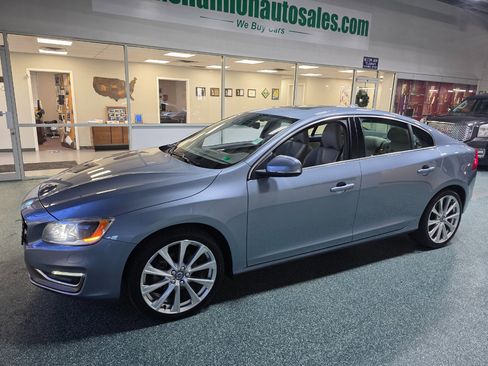 Used 2018 Volvo S60 T5 Inscription Platinum image 2