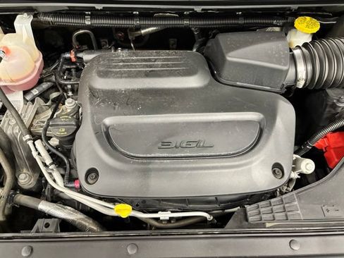 Used 2023 Chrysler Pacifica Touring-L FWD image 25
