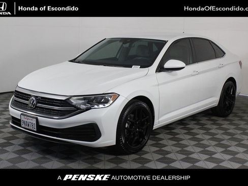 Used 2024 Volkswagen Jetta SE image 1