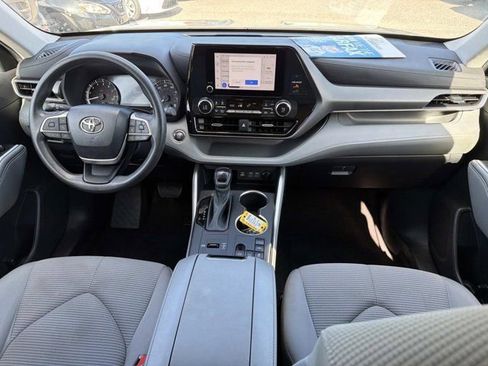 Used 2023 Toyota Highlander L FWD image 23