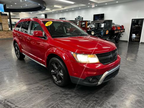 Used 2018 Dodge Journey Crossroad w/ Nav & Sun Group FWD image 3