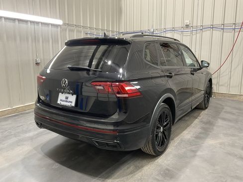 Used 2022 Volkswagen Tiguan SE R-Line image 21