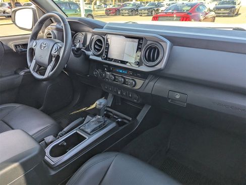 Used 2023 Toyota Tacoma TRD Off-Road image 12