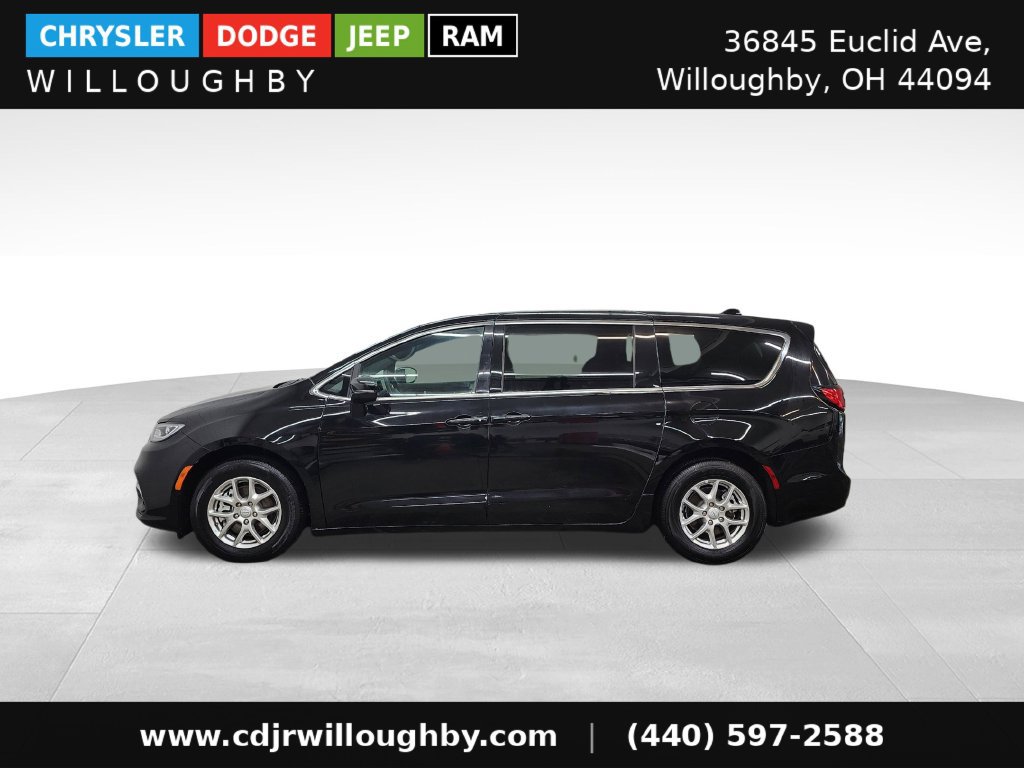 Used 2026 Chrysler Pacifica Select FWD image 6