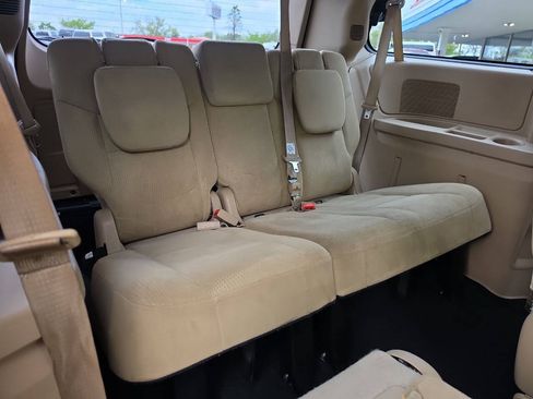 Used 2015 Dodge Grand Caravan American Value Package FWD image 24