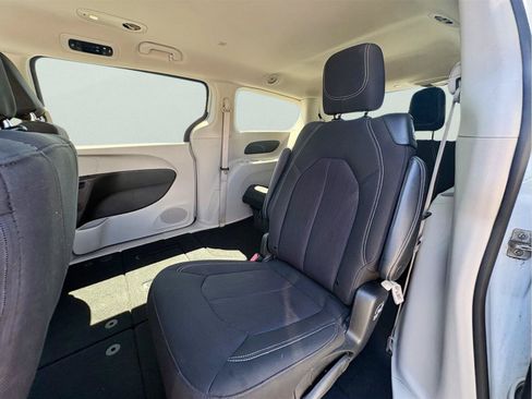 Used 2023 Chrysler Voyager LX FWD image 11