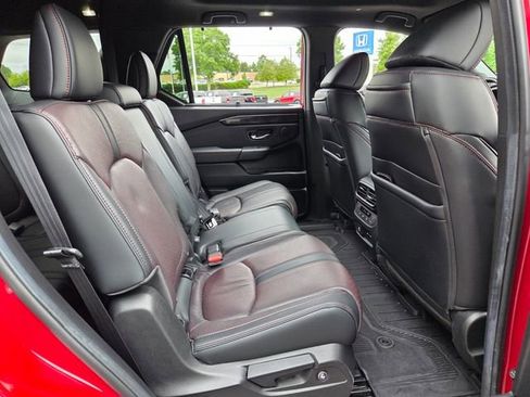 Certified 2025 Honda Pilot Black Edition image 21