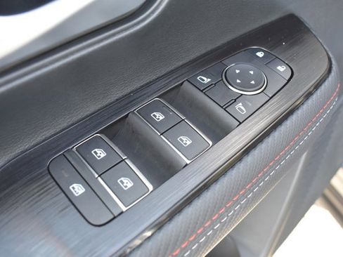 Used 2025 Nissan Kicks SR image 13