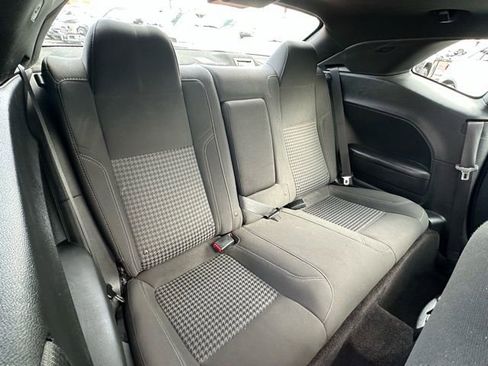 Used 2016 Dodge Challenger R/T w/ Driver Convenience Group image 27