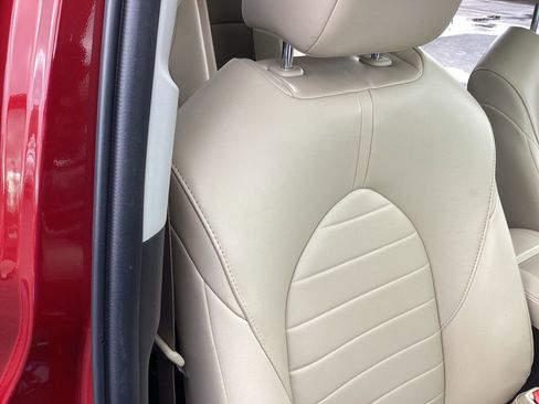 Used 2023 Toyota Highlander XLE image 19