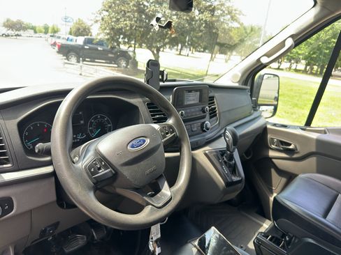 Used 2022 Ford Transit 350 DRW RWD image 21