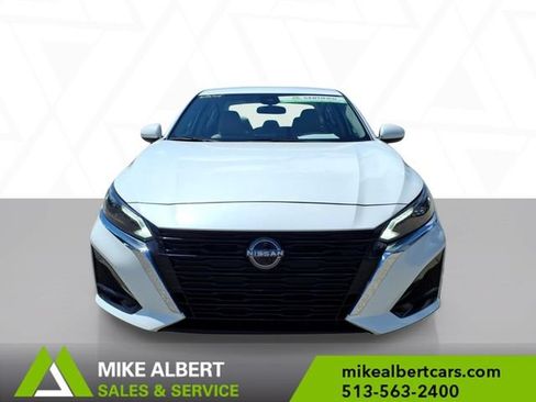Used 2023 Nissan Altima 2.5 SV FWD image 2