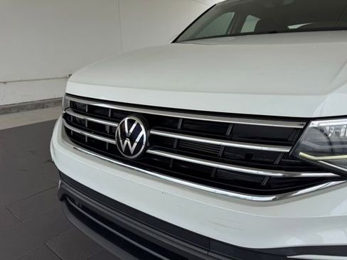 Used 2023 Volkswagen Tiguan SE FWD image 2