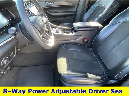 Used 2023 Jeep Grand Cherokee L Laredo image 16