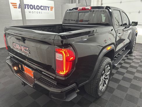 Used 2024 GMC Canyon Denali image 9