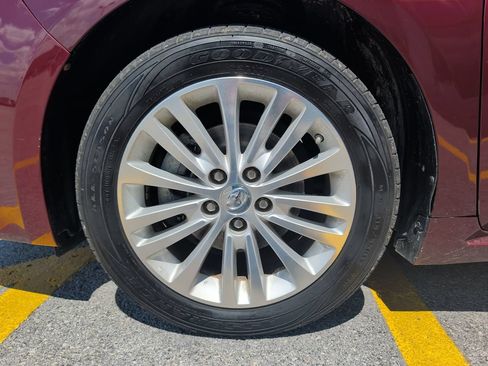 Used 2015 Toyota Avalon Limited w/ Technology Package FWD image 4