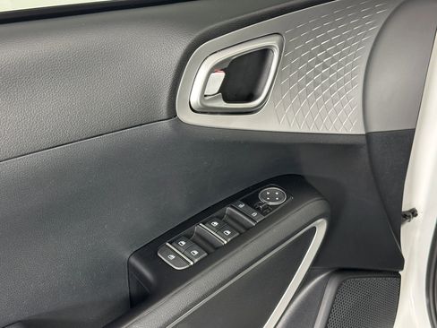 Used 2023 Kia Soul LX w/ LX Technology Package image 27