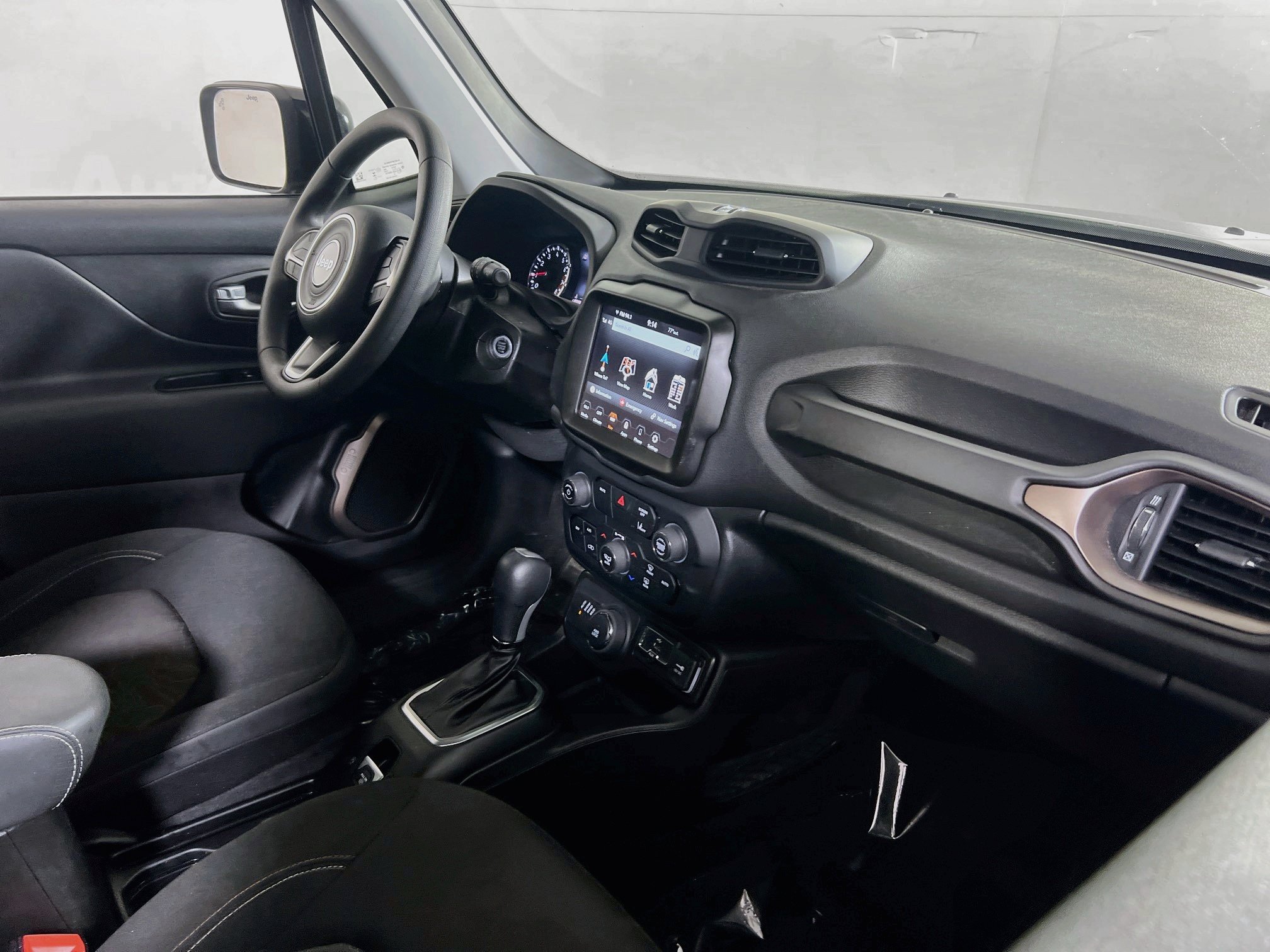 Used 2023 Jeep Renegade Latitude AWD/4WD image 27
