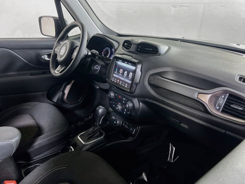 Used 2023 Jeep Renegade Latitude AWD/4WD image 27