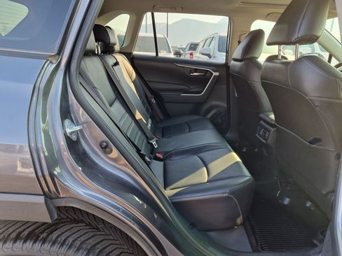 Used 2019 Toyota RAV4 XLE Premium w/ Cold Weather Package AWD/4WD image 30