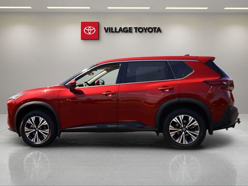 Used 2021 Nissan Rogue SV FWD image 2