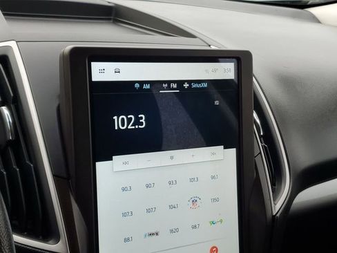 Used 2021 Ford Edge SE image 16