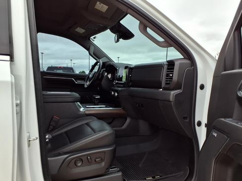 Used 2022 GMC Sierra 1500 SLT w/ SLT Premium Package AWD/4WD image 22