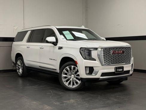 Used 2022 GMC Yukon XL Denali AWD/4WD image 2