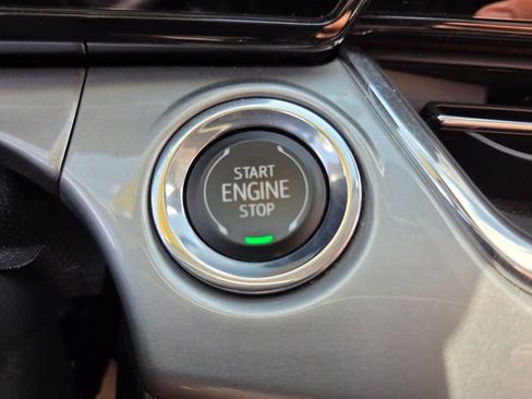 Used 2025 Chevrolet Trax LT w/ LT Convenience Package FWD image 27