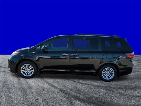 Used 2017 Toyota Sienna XLE FWD image 7
