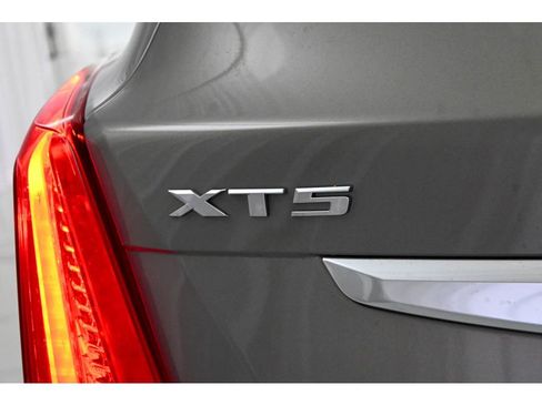 Used 2018 Cadillac XT5 Luxury w/ Driver Awareness Package image 54