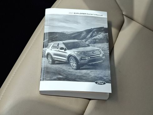 Used 2021 Ford Explorer XLT w/ Equipment Group 202A AWD/4WD image 26
