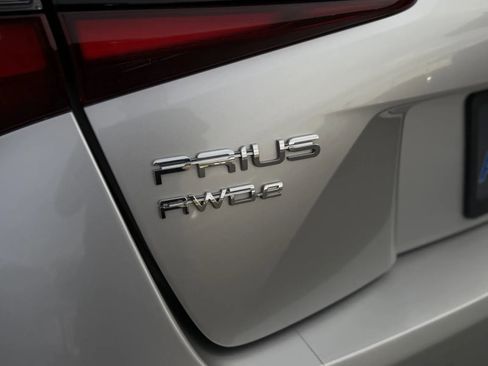 Used 2020 Toyota Prius XLE w/ Preferred Accessory Package image 43