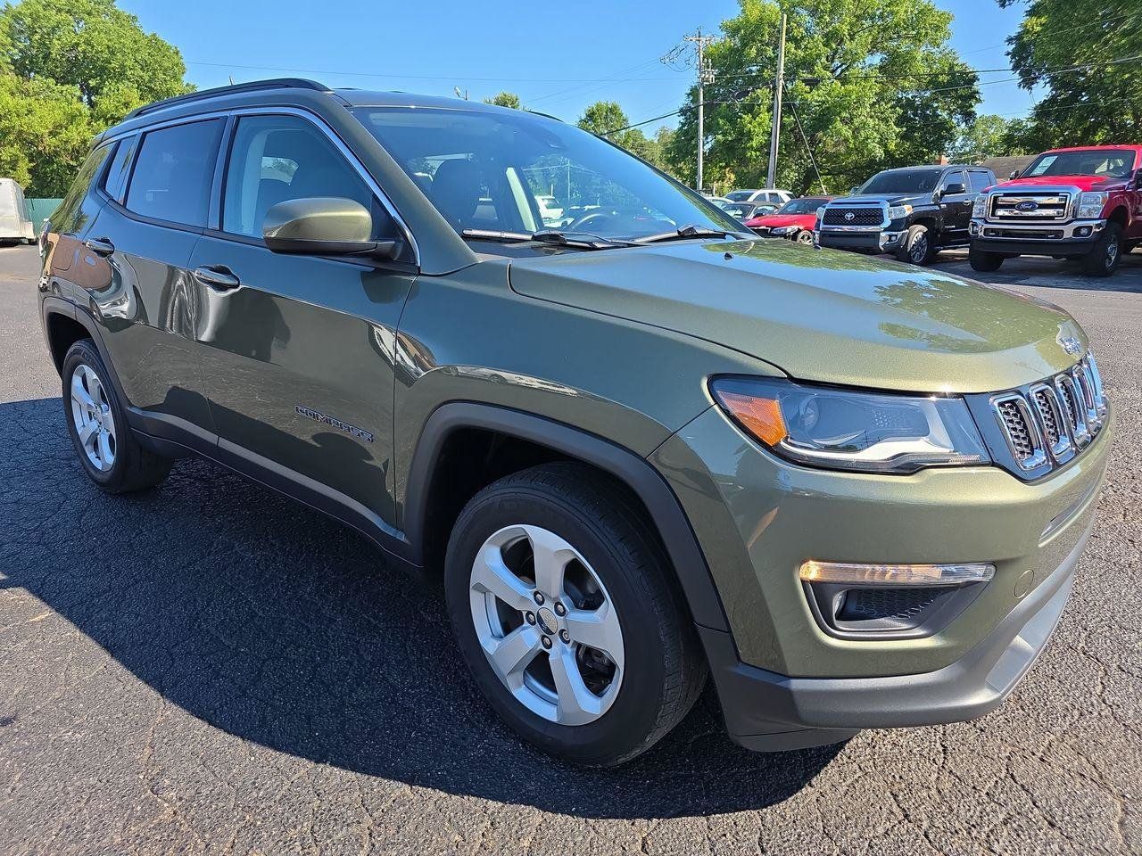 Used 2018 Jeep Compass Latitude w/ Safe & Security Group AWD/4WD image 18