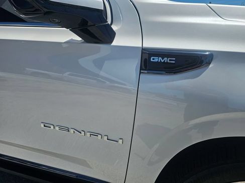 Used 2023 GMC Yukon Denali Ultimate AWD/4WD image 11