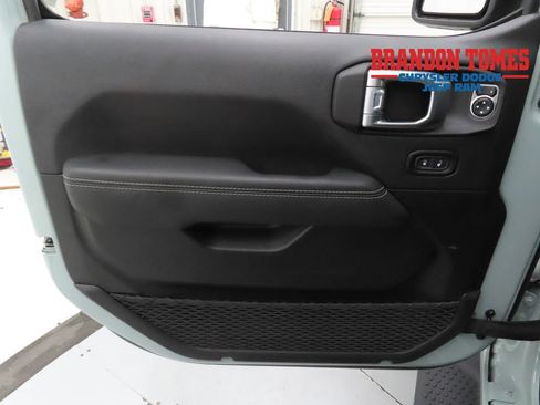 Used 2023 Jeep Wrangler Unlimited Sahara w/ Cold Weather Group AWD/4WD image 9