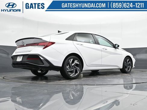 Used 2025 Hyundai Elantra Sport image 35
