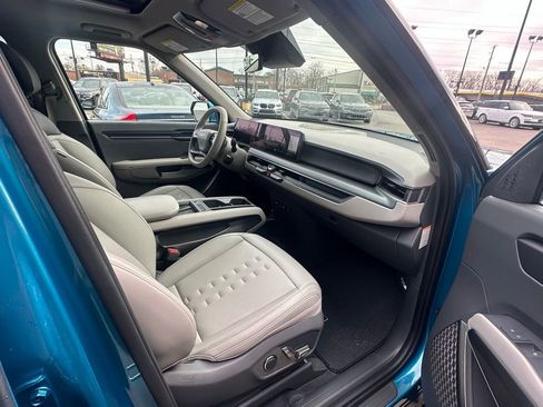 Used 2025 Kia EV9 Wind image 23